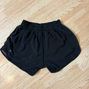 Lululemon Hotty Hot 4” Short in Black Size 2